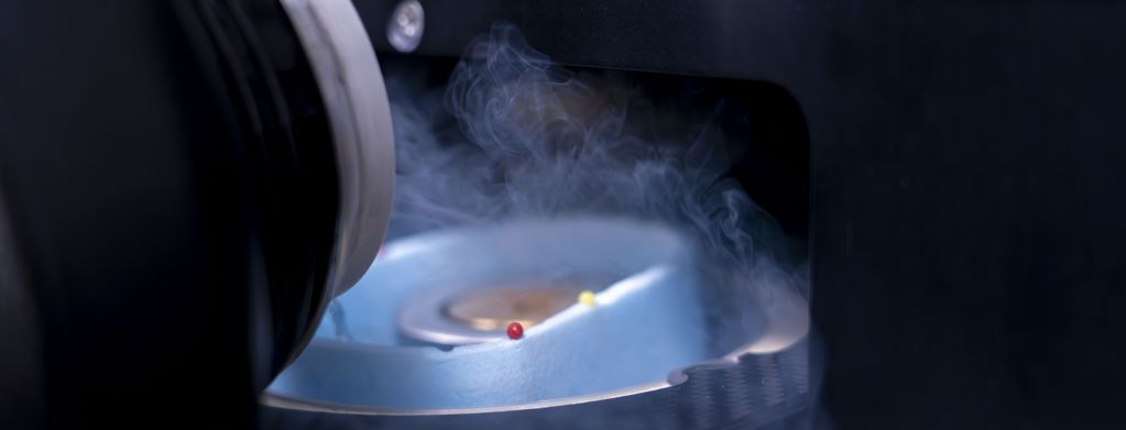 close-up shot of liquid nitrogen being poured into the Cryosol Vitrojet