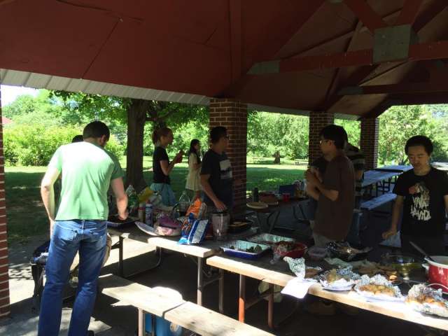 MCIBS students at a GSA picnic